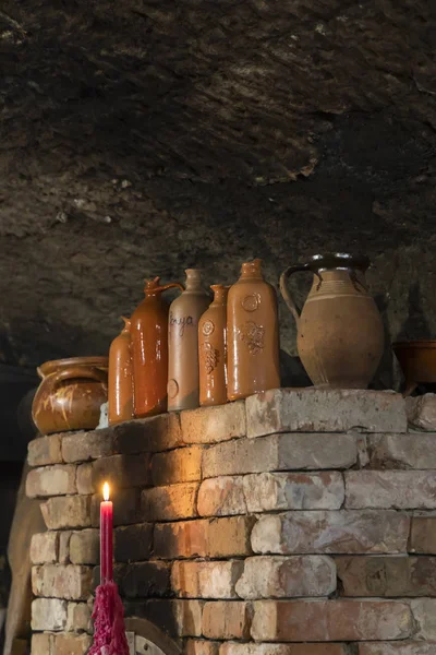 헝가리의 중세 선술집에 있는 접시들 — 스톡 사진