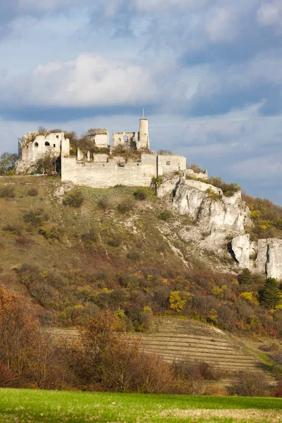 Castelo de Falkenstein no outono, Áustria — Fotografia de Stock