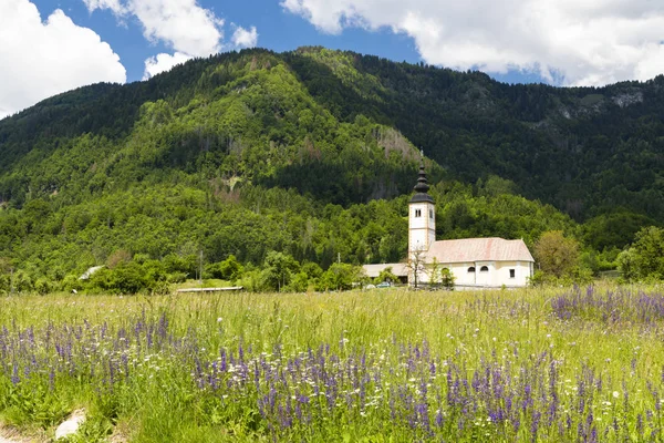 Iglesia en Jereka cerca del lago Bohinj en Eslovenia —  Fotos de Stock