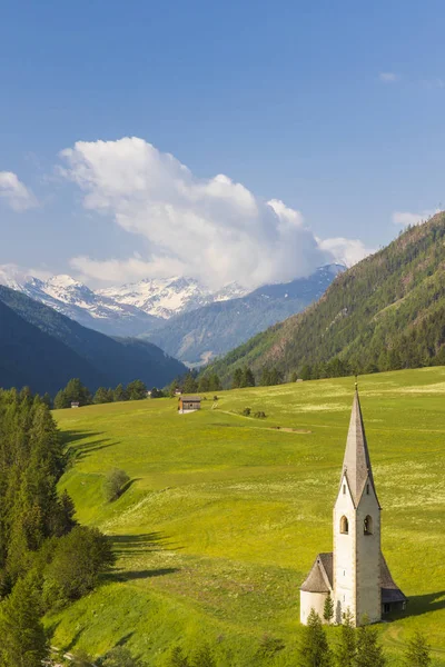 Antigua iglesia en Kails am Grosglockner — Foto de Stock