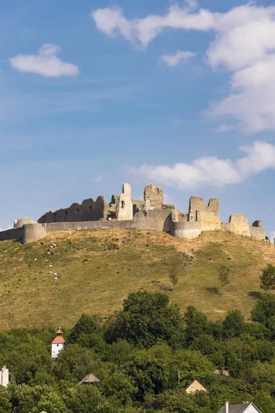 Ruinas del castillo Branc cerca de Senica, Eslovaquia — Foto de Stock