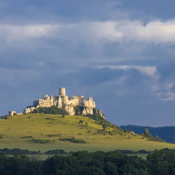 Zřícenina hradu Spis na Slovensku — Stock fotografie