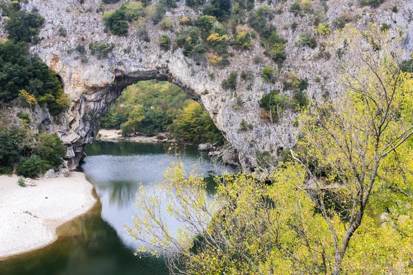 Pont d 'Arc con el río Ardeche, Francia —  Fotos de Stock