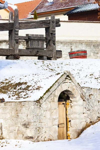 Traditionele wijnkelders in de buurt van Sarospatak Tokaj regio Hongarije — Stockfoto