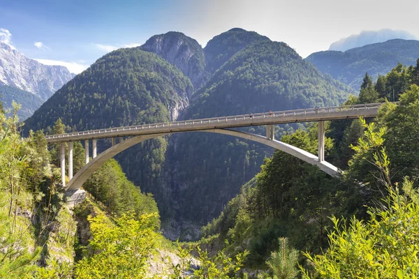 Bergweg naar Mangart, nationaal park Ttriglav, Slovenië — Stockfoto