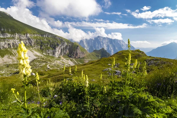 Montagna di Mangart, Parco nazionale del Triglav, Alpi Giulie, Slovenia — Foto Stock