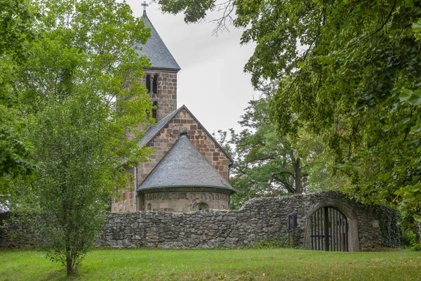 Starý kamenný kostel v Nagyborzsony, Maďarsko — Stock fotografie