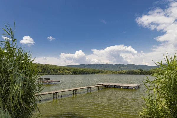 Muelle en el estanque Jenoi-to, Hungría —  Fotos de Stock