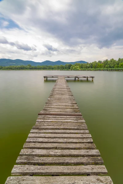 Pier on the pond Jenoi-to, Hungary — Stock Photo, Image