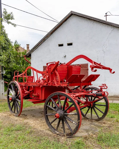 Gammal brandbil i Szob, Ungern — Stockfoto