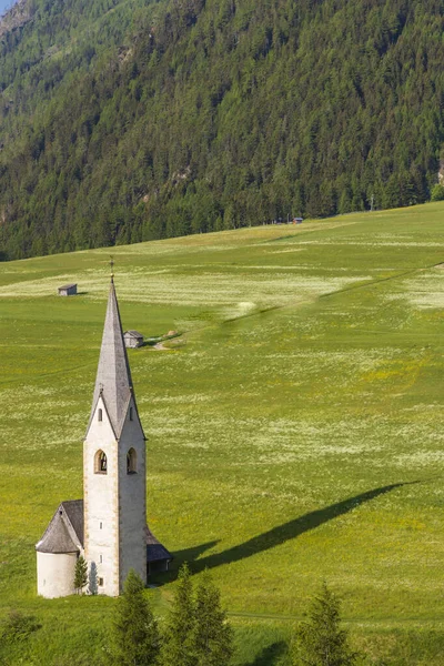 Alte kirche in kails am grosglockner — Stockfoto
