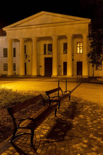 Szekszard meydanının gece görünümü, Macaristan — Stok fotoğraf