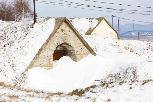 Caves de vinho tradicionais em Hercegkut perto Sarospatak Tokaj regi — Fotografia de Stock