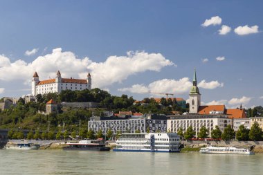 Bratislava Kalesi ve Tuna Nehri, Slovakya