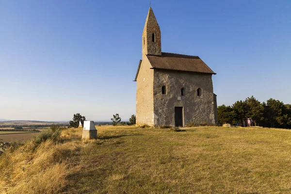 Igreja de pedra de Drazovce perto de Nitra, Eslováquia, Europa — Fotografia de Stock