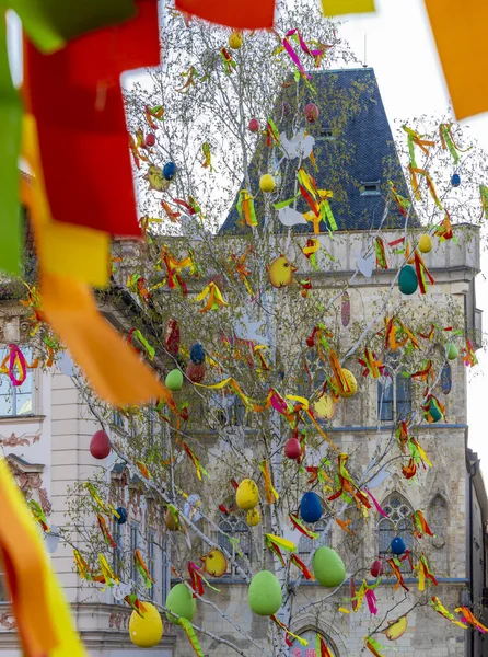 Decoração de Páscoa na praça da cidade velha, Praga, República Checa — Fotografia de Stock