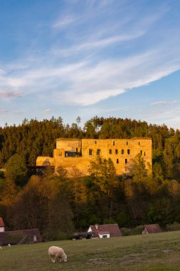 Çek Cumhuriyeti, Merkez Bohemya 'daki Krakovec şatosunun kalıntıları