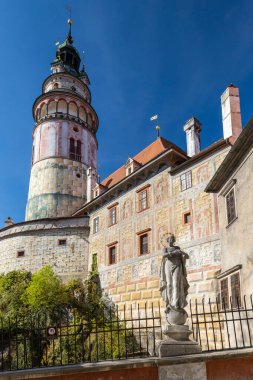 Çek Cumhuriyeti, Güney Bohemya, Krumlov 'daki ilk avludan kalenin görüntüsü