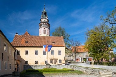 Çek Cumhuriyeti, Güney Bohemya, Krumlov 'daki ilk avludan kalenin görüntüsü