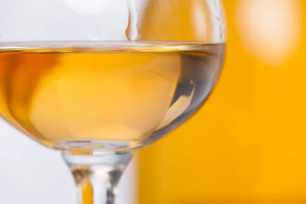 Стаканы Бутылки Апельсиновым Вином — стоковое фото