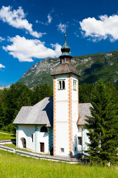 Kostel Sveti Duh Poblíž Jezera Bohinj Slovinsku — Stock fotografie
