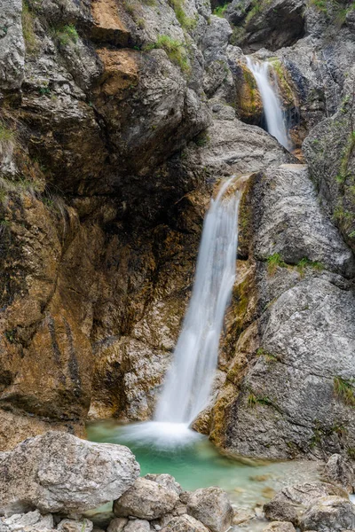 イタリア トレンティーノ アルト アディジェ州の滝カスカタ ファッチン — ストック写真