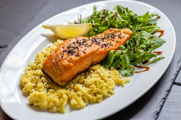Baked Salmon Spinach Salad Couscous — Stock Photo, Image