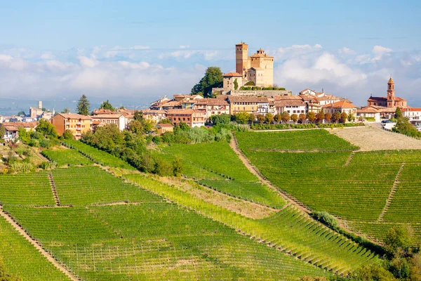 Άποψη Του Χωριού Serralunga Alba Και Υπέροχο Langa Ιταλία — Φωτογραφία Αρχείου