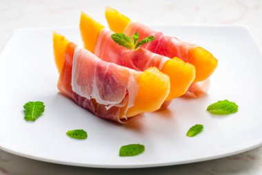 Kavun kavunu, füme jambon ve nane.