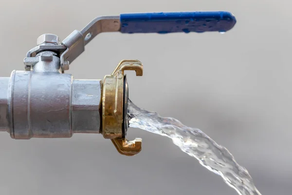 Perdite Acqua Dalla Valvola — Foto Stock