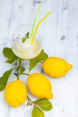 Limonlu şerbetli hayat