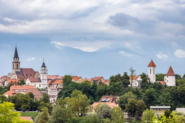 Kranj Ciudad Con Los Alpes Eslovenia — Foto de Stock