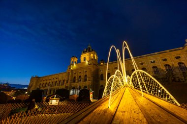 Avusturya, Viyana 'daki Maria Theresa Meydanı' nda Noel süslemesi