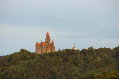 Kuzey Moravya 'daki Bouzov kalesi, Çek Cumhuriyeti