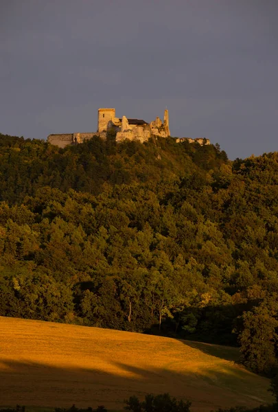 Руины Кахтице Западной Словакии — стоковое фото