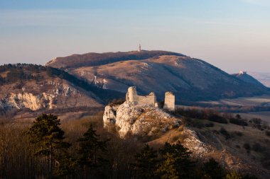 Sirotci hradek kalıntıları ve Palava bölgesinde Devicky kalıntıları, Güney Moravya, Çek Cumhuriyeti