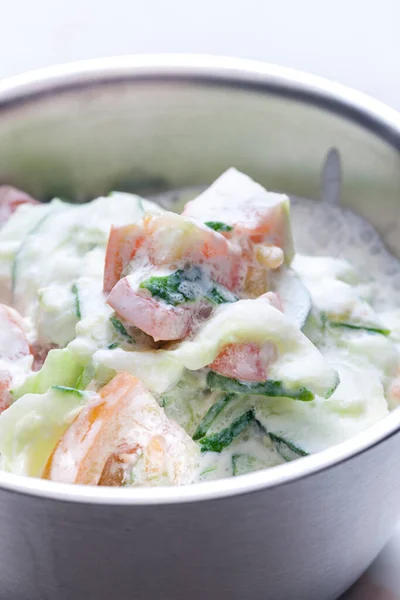 Tomaten Gurken Salat Mit Sahnedressing — Stockfoto