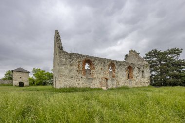 Haluzice, Romanca kilise kalıntıları, Slovakya