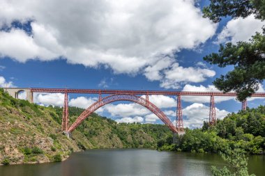 Garabit Köprüsü (Viaduc de Garabit), Cantal, Auvergne-Rhone-Alpes, Fransa
