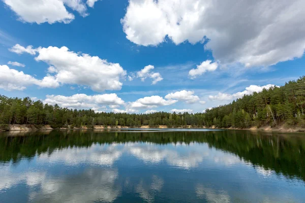 Bonito Reflejo Del Cielo Agua Del Lago —  Fotos de Stock