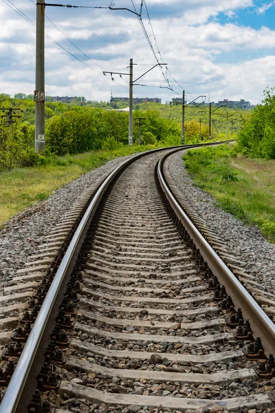 Estrada Ferro Através Grama Verde — Fotografia de Stock
