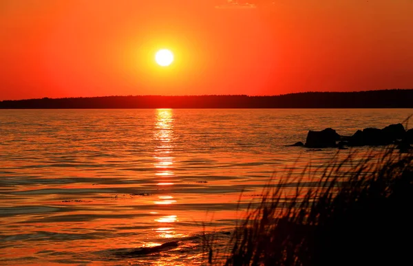 Ωραίο Τοπίο Ηλιοβασίλεμα Στη Λίμνη — Φωτογραφία Αρχείου
