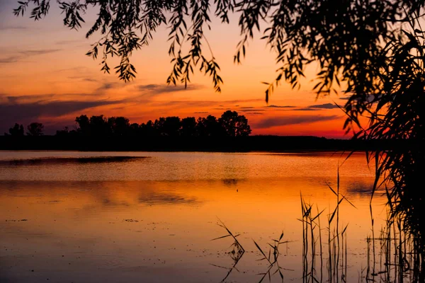 Schöne Abendlandschaft See Nach Sonnenuntergang — Stockfoto