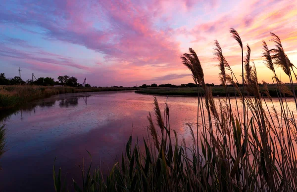 Schöne Abendlandschaft Fluss — Stockfoto