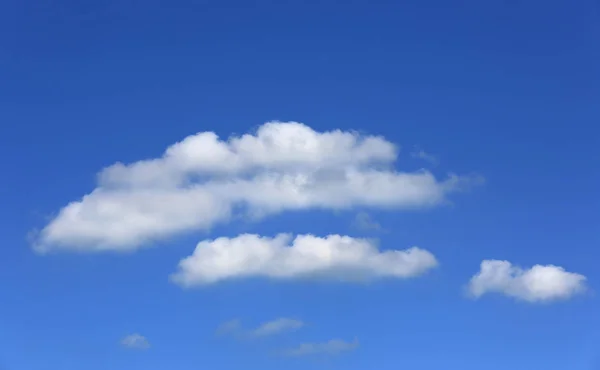 Sommaren Vita Moln Blå Himmel — Stockfoto