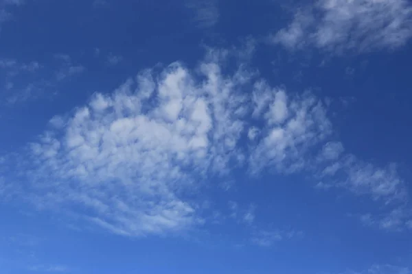 Nuvens Agradáveis Céu Azul — Fotografia de Stock