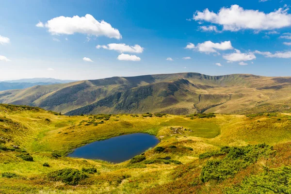 Pěkná Krajina Karpat Horské Jezero Údolí — Stock fotografie