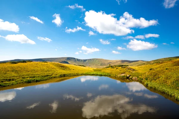 Piccolo Lago Nei Carpazi — Foto Stock