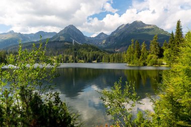 Göl Strebske Pleso Slovakya ile güzel manzara