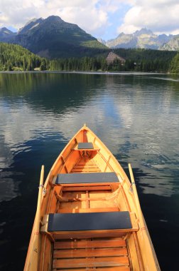 Nice Strbske Pleso dağ gölde tekne. Slovakya